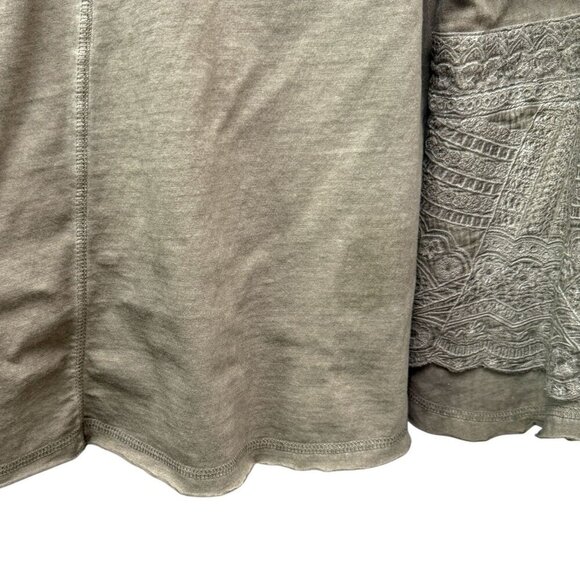 Soft Surroundings Boho Tee Size Medium Petite Green Distressed Womens Top - Picture 9 of 10